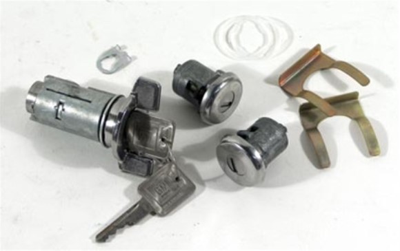 Lock Set. Ignition/Doors W/O Electric Locks 79-82