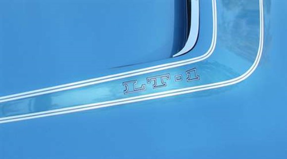 Hood Decal. LT1 Black/White 71-72