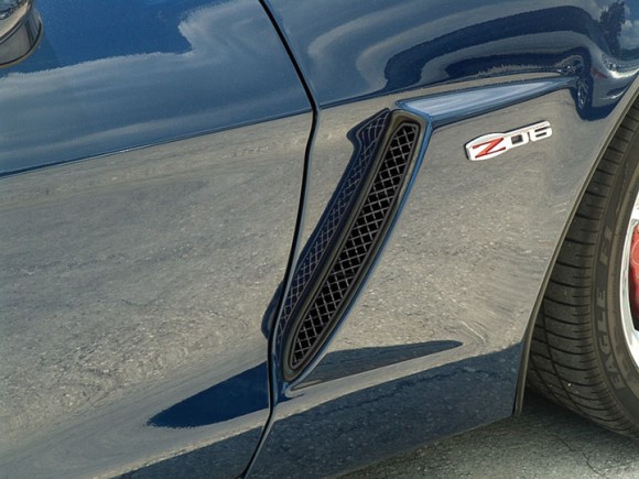 VENT GRILLE. F SIDE. BLK MESH. Z06